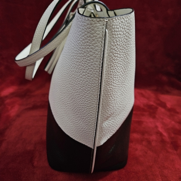 Tory Burch Perry Two-Tone Black and White Large Leather Tote with Tassel - Picture 7 of 16